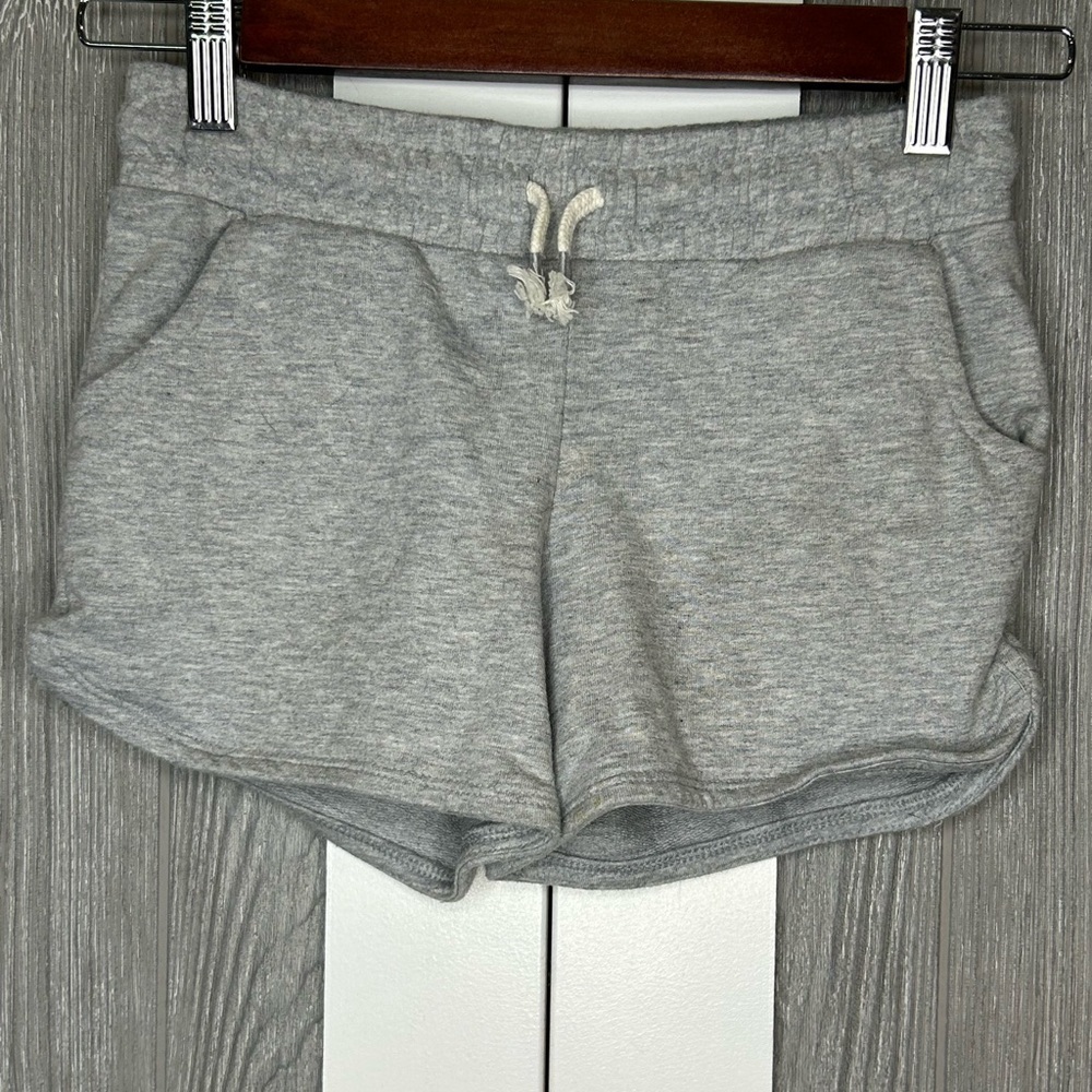 D16.12 Cat & Jack Girls grey shorts, Sz 8